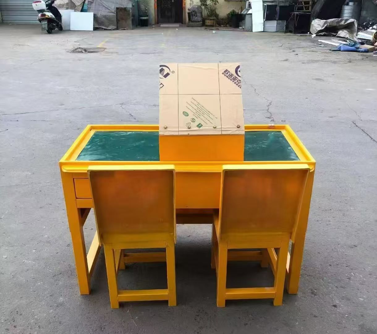定边防静电导通桌井下煤矿火工品发放桌：危险品流转的安全守护者